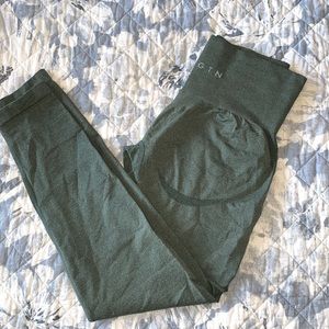 Forest green NVGTN seamless leggings, size M.